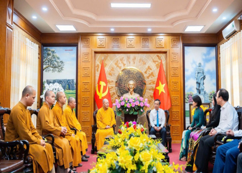  Ban Trị sự GHPGVN tỉnh thăm, chúc mừng tân Bí thư Tỉnh ủy
